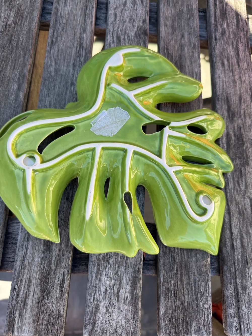 Ceramic Monstera Leaf Decorative Dish or Display - Lime Green - Picture 2 of 5